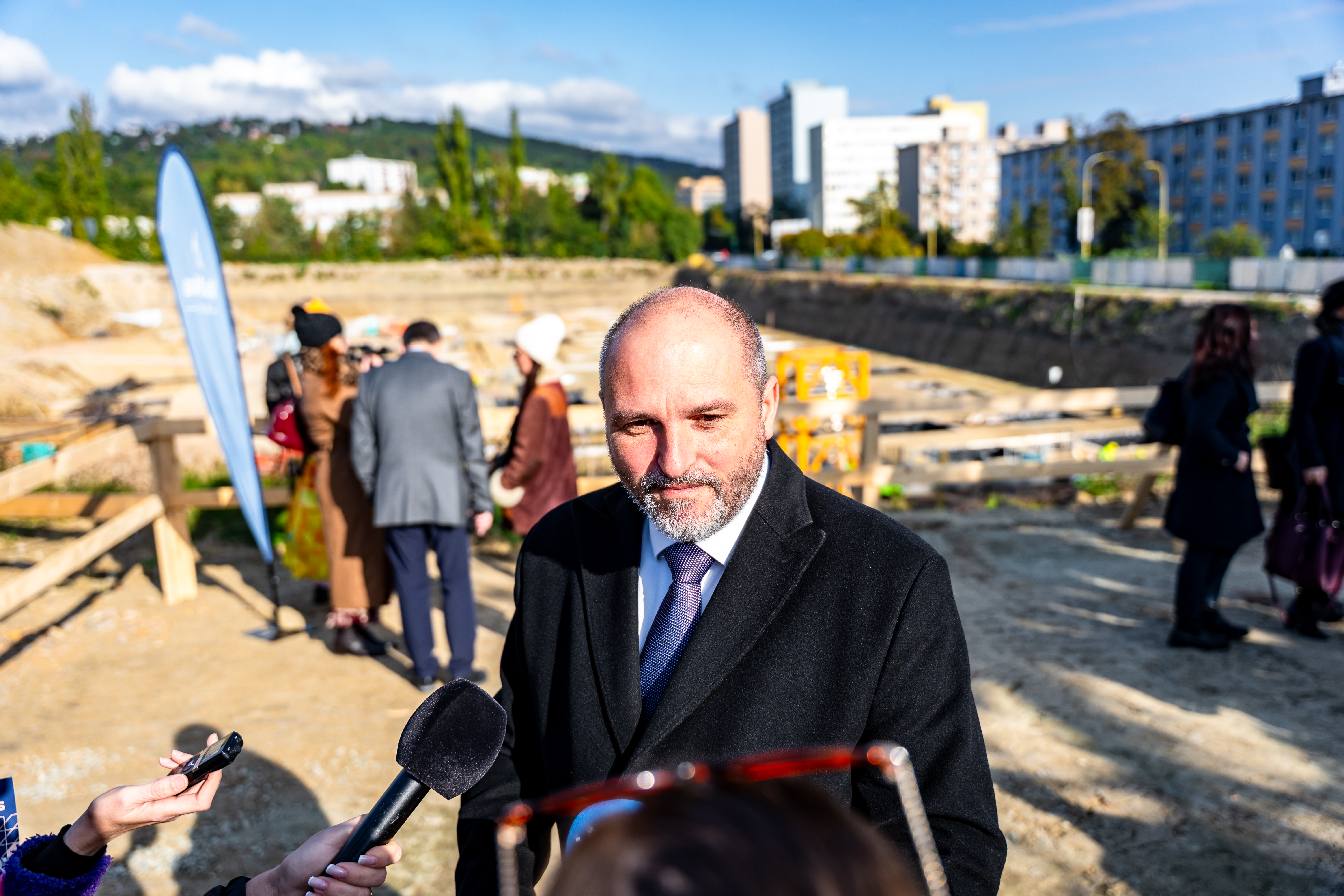 Slavnostne poklepanie zakladneho kamena projektu WatsoNova-9
